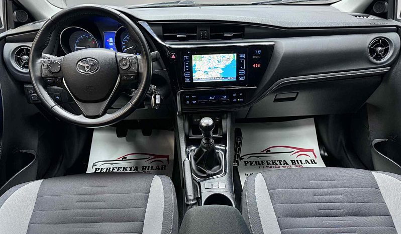 
								Toyota Auris full									
