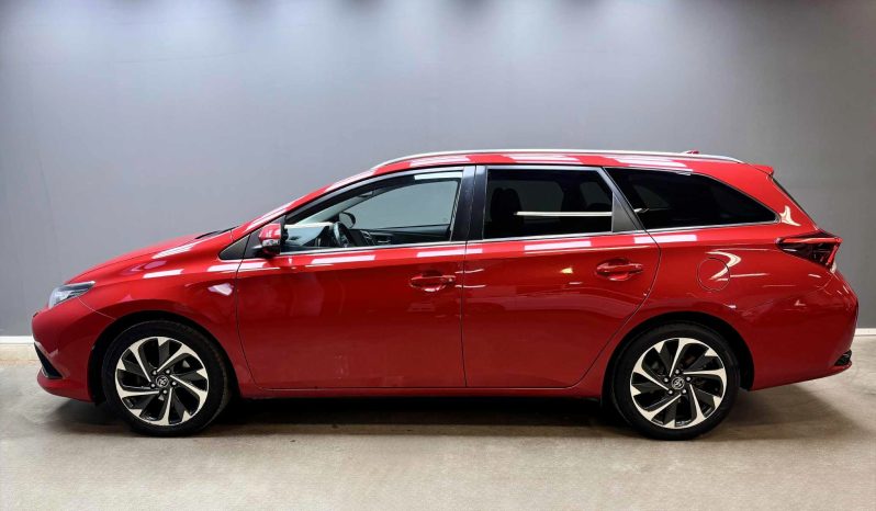 
								Toyota Auris full									